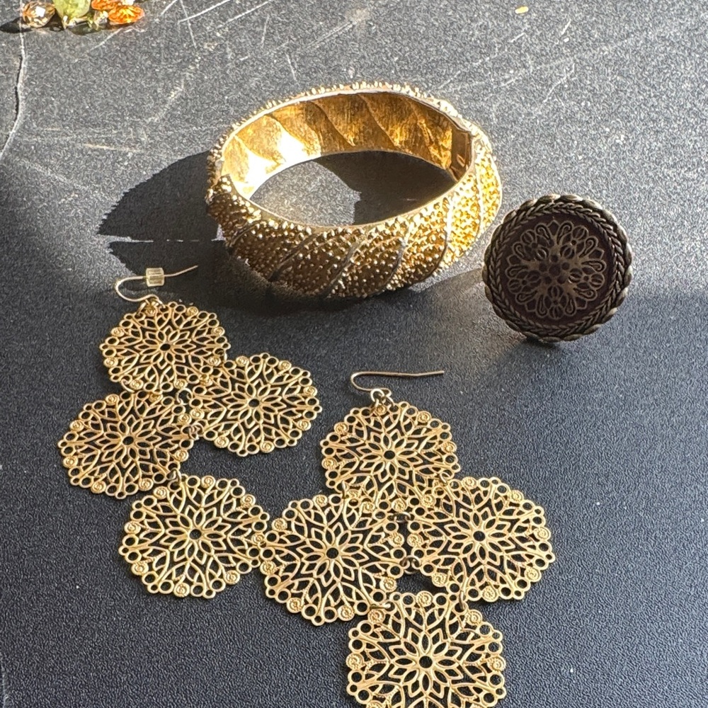 Elegant Gold Jewelry Set